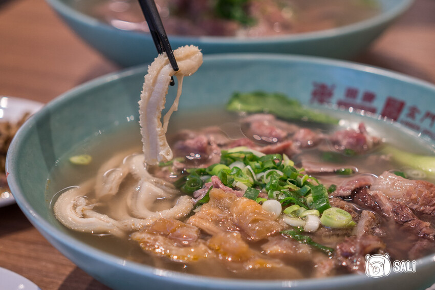圓頭肉乾金城榮泰店｜金門美食，創始鮮沖溫體酒糟牛肉麵，小菜吃到飽