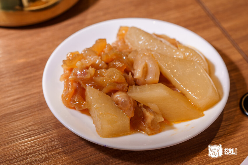 圓頭肉乾金城榮泰店｜金門美食，創始鮮沖溫體酒糟牛肉麵，小菜吃到飽