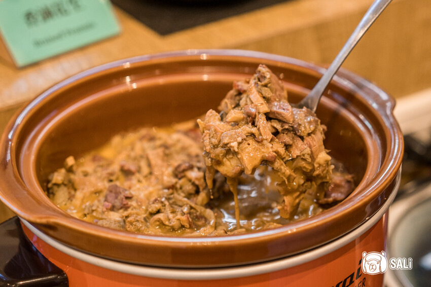 圓頭肉乾金城榮泰店｜金門美食，創始鮮沖溫體酒糟牛肉麵，小菜吃到飽