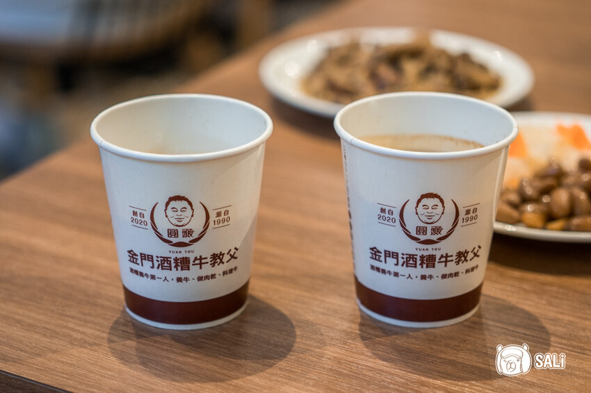 圓頭肉乾金城榮泰店｜金門美食，創始鮮沖溫體酒糟牛肉麵，小菜吃到飽