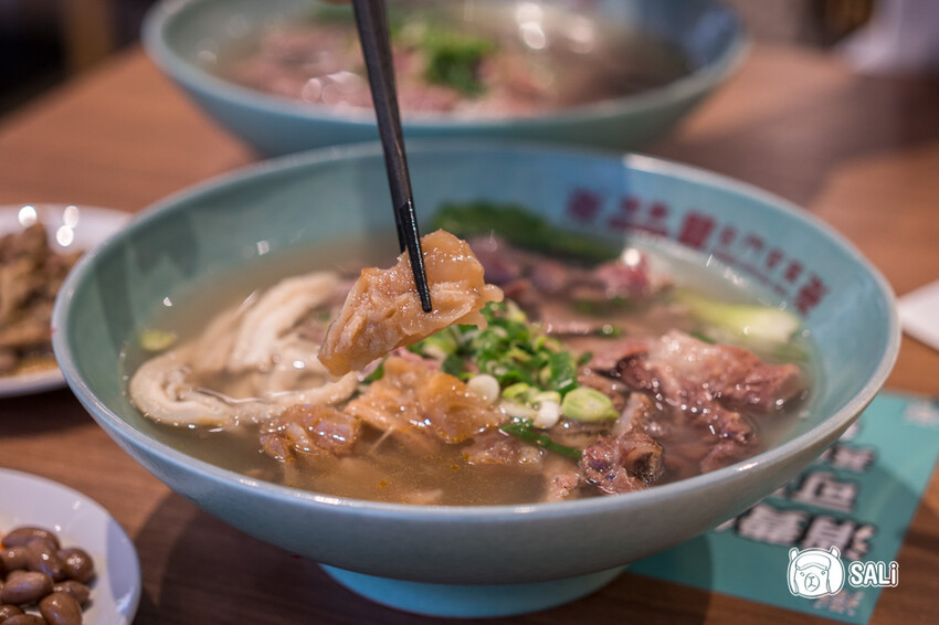 圓頭肉乾金城榮泰店｜金門美食，創始鮮沖溫體酒糟牛肉麵，小菜吃到飽