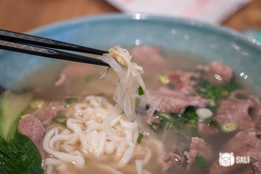 圓頭肉乾金城榮泰店｜金門美食，創始鮮沖溫體酒糟牛肉麵，小菜吃到飽