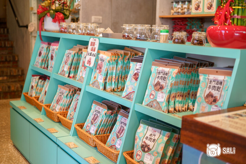 圓頭肉乾金城榮泰店｜金門美食，創始鮮沖溫體酒糟牛肉麵，小菜吃到飽