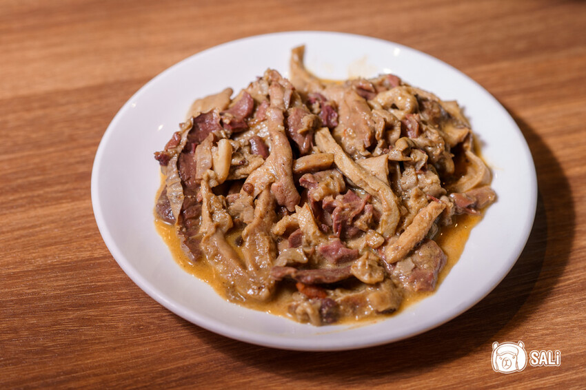 圓頭肉乾金城榮泰店｜金門美食，創始鮮沖溫體酒糟牛肉麵，小菜吃到飽