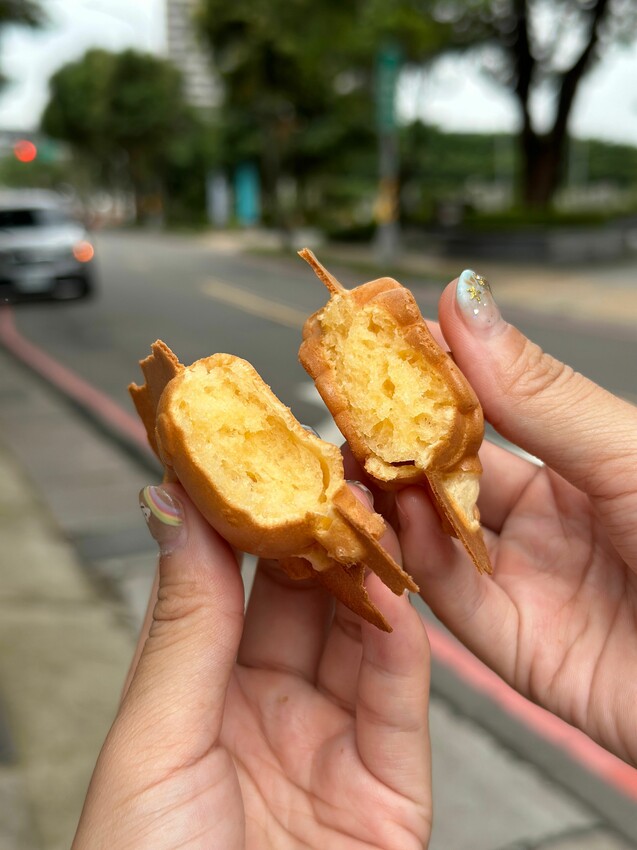 [桃園中壢] 恐龍愛吃雞蛋糕｜脆皮雞蛋糕｜麵糊不加一滴水｜6隻超可愛的恐龍造型｜外酥內Ｑ｜內附價目表 - 萍姐愛分享