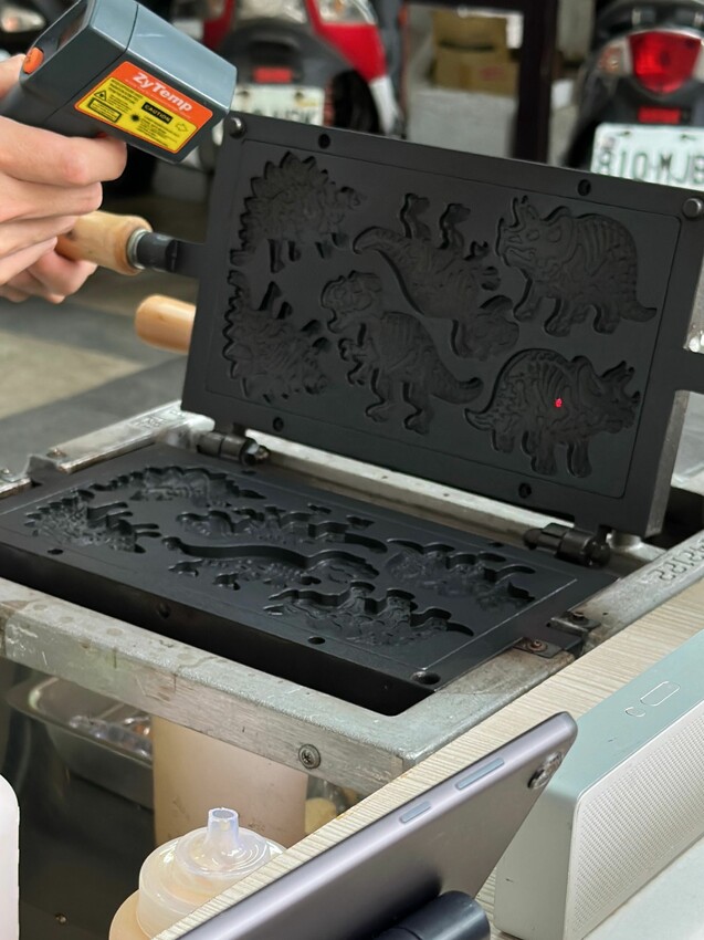 [桃園中壢] 恐龍愛吃雞蛋糕｜脆皮雞蛋糕｜麵糊不加一滴水｜6隻超可愛的恐龍造型｜外酥內Ｑ｜內附價目表 - 萍姐愛分享