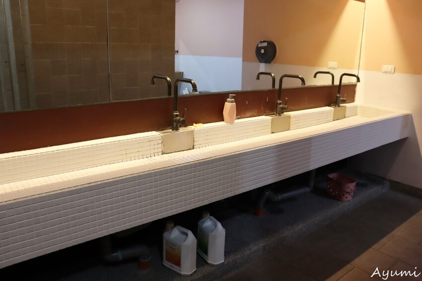 [台北青旅推薦]寓見青旅MeetingMates Hostel /交通便利近捷運龍山寺站3號出口/提供實惠的長短期住宿&多功能