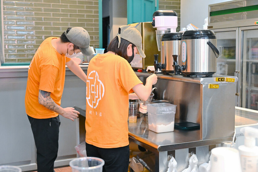 彰化人氣港式飲料店 彰化最厚氣墊奶蓋必喝 絲襪奶茶/仙草凍鮮乳推薦_永利茶檔