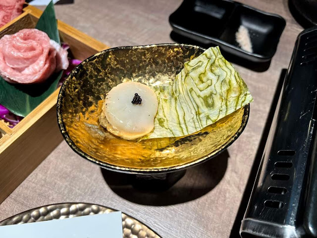 台北無菜單料理─上山走走日式燒肉台北華山店│推薦A5和牛、金箔冰淇淋、北海道生食級干貝、北海道生牛肉手卷