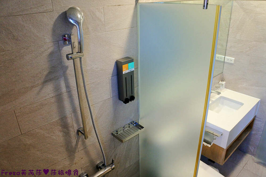 台中飯店【一中漫走】超近台中公園／一中商圈.步行五分鐘精華逛街區.大窗景採光一級棒│台中旅店│台中火車站 - Fresa芙芮莎♥莎旅憶食