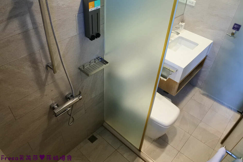 台中飯店【一中漫走】超近台中公園／一中商圈.步行五分鐘精華逛街區.大窗景採光一級棒│台中旅店│台中火車站 - Fresa芙芮莎♥莎旅憶食