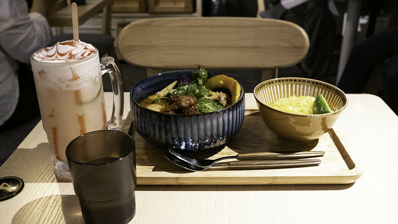 台中蔬食｜ 福屋-Soup curry Fukuya 純素湯咖哩 割包