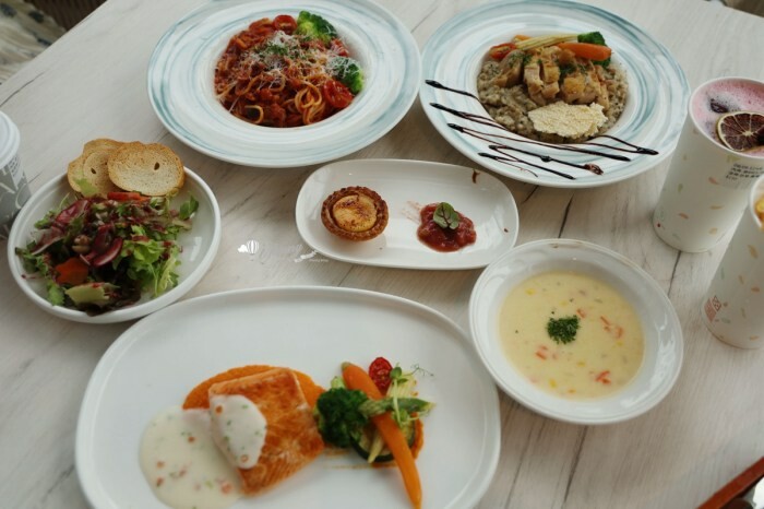 台中美食推薦粥狂浮誇雙龍海鮮粥向上店，龍出海必吃。