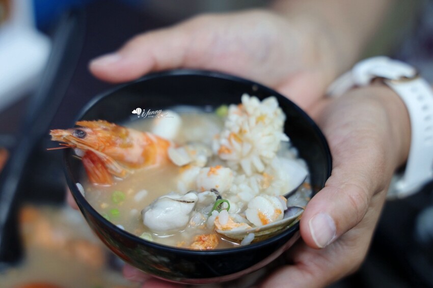 台中美食推薦粥狂浮誇雙龍海鮮粥向上店，龍出海必吃。