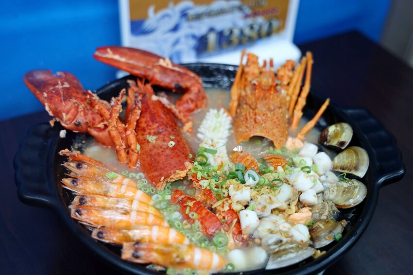 台中美食推薦粥狂浮誇雙龍海鮮粥向上店，龍出海必吃。