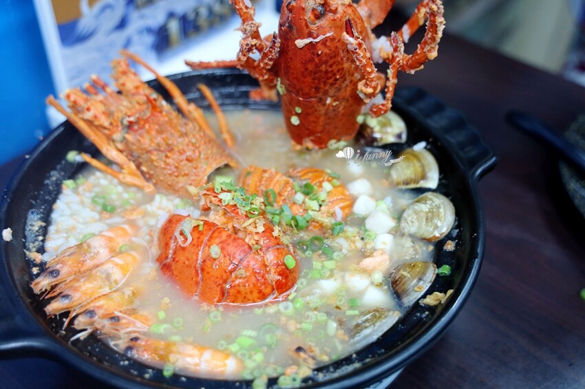 台中美食推薦粥狂浮誇雙龍海鮮粥向上店，龍出海必吃。