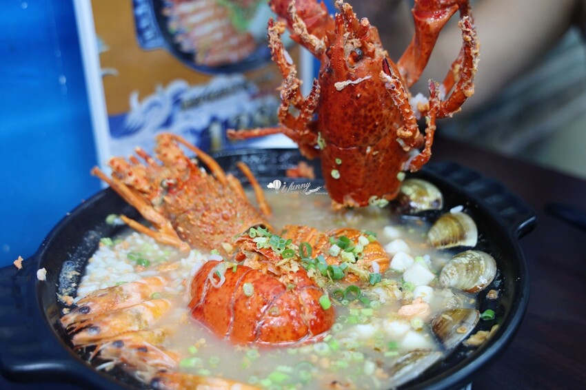 台中美食推薦粥狂浮誇雙龍海鮮粥向上店，龍出海必吃。