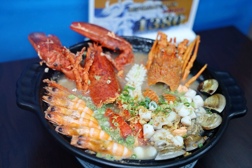 台中美食推薦粥狂浮誇雙龍海鮮粥向上店，龍出海必吃。