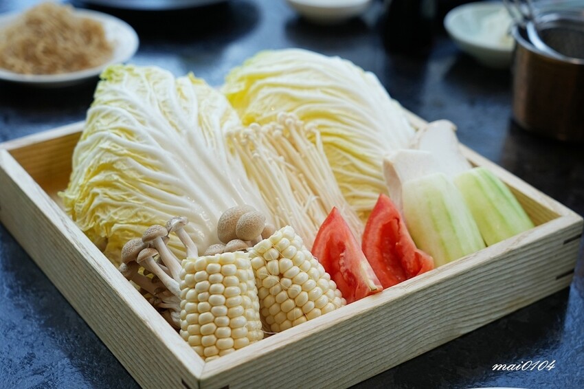 台北大直聚餐推薦｜明粵頂級海鮮火鍋～全台唯一由隈研吾設計的美