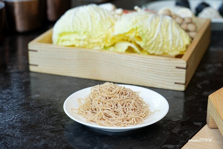 台北大直聚餐推薦｜明粵頂級海鮮火鍋～全台唯一由隈研吾設計的美