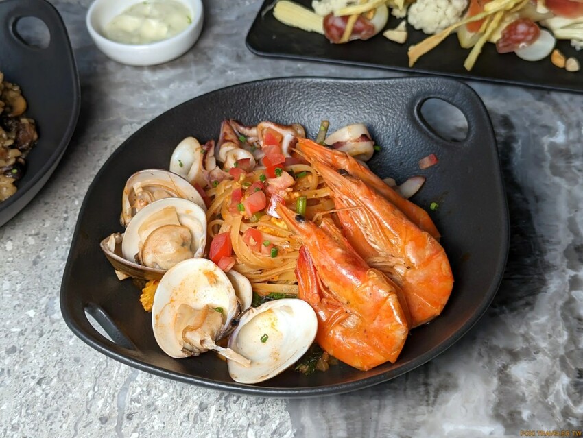 Luxy Vivid Bistro 餐酒館|公益路新開幕奢華夢幻頂級餐酒館!超浮誇豪華餐點絕對滿足你的味蕾!台中餐酒推薦、公益路餐酒推薦、公益路餐廳推薦、南屯餐酒推薦 - 佛系旅遊筆記