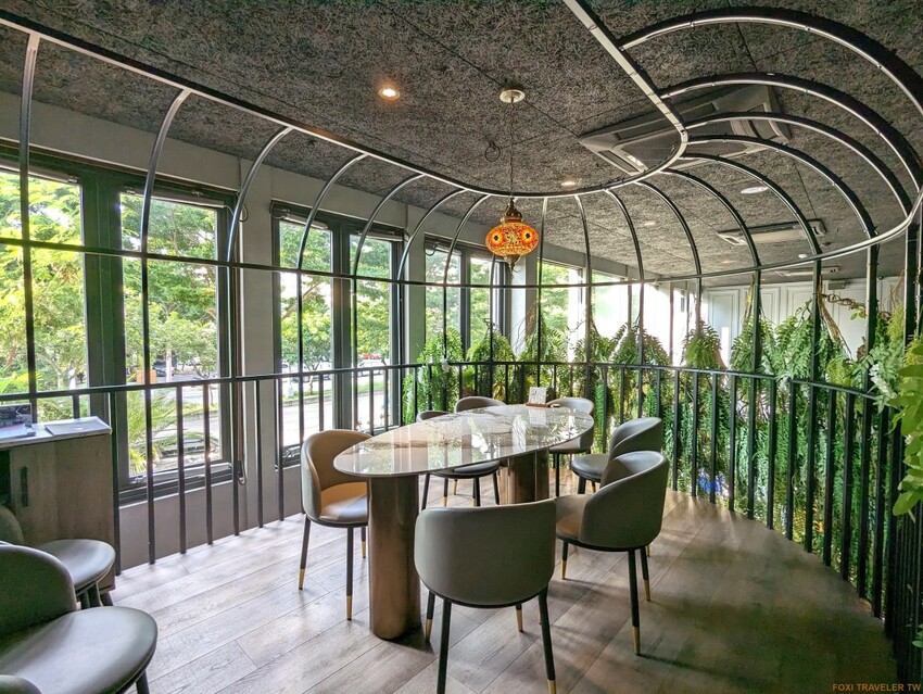 Luxy Vivid Bistro 餐酒館|公益路新開幕奢華夢幻頂級餐酒館!超浮誇豪華餐點絕對滿足你的味蕾!台中餐酒推薦、公益路餐酒推薦、公益路餐廳推薦、南屯餐酒推薦 - 佛系旅遊筆記