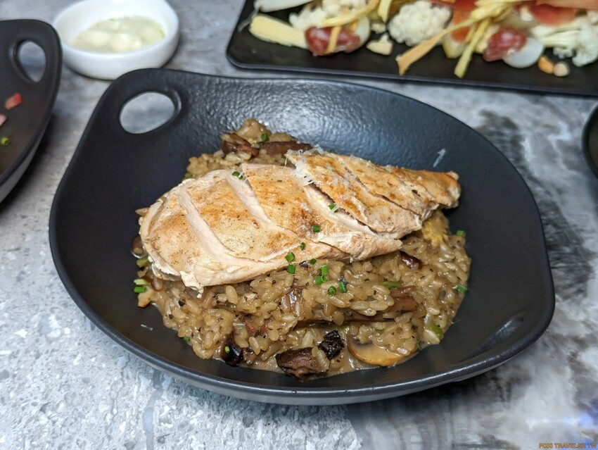 Luxy Vivid Bistro 餐酒館|公益路新開幕奢華夢幻頂級餐酒館!超浮誇豪華餐點絕對滿足你的味蕾!台中餐酒推薦、公益路餐酒推薦、公益路餐廳推薦、南屯餐酒推薦 - 佛系旅遊筆記