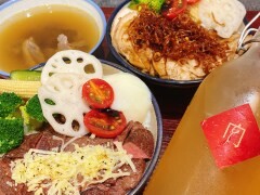 中原大學新開幕的麻辣燙—火漂火辣麻辣食堂，酸辣粉、螺螄粉、臭豆腐鴨血通通有，香辣入味口口都勾人味蕾