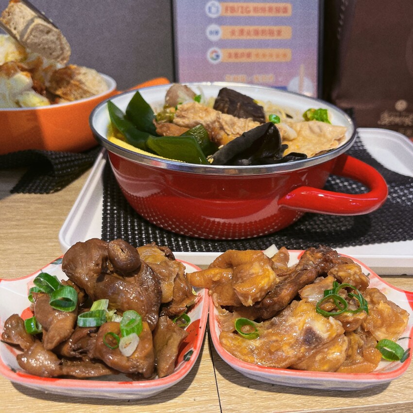 中原大學新開幕的麻辣燙—火漂火辣麻辣食堂，酸辣粉、螺螄粉、臭豆腐鴨血通通有，香辣入味口口都勾人味蕾