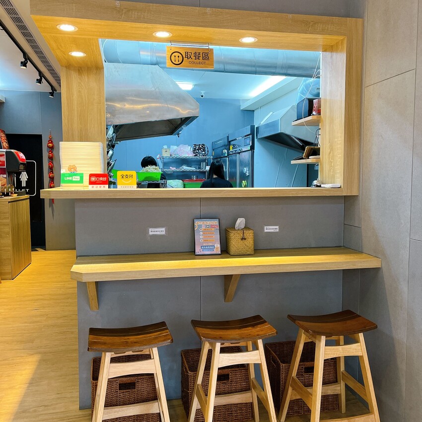 中原大學新開幕的麻辣燙—火漂火辣麻辣食堂，酸辣粉、螺螄粉、臭豆腐鴨血通通有，香辣入味口口都勾人味蕾