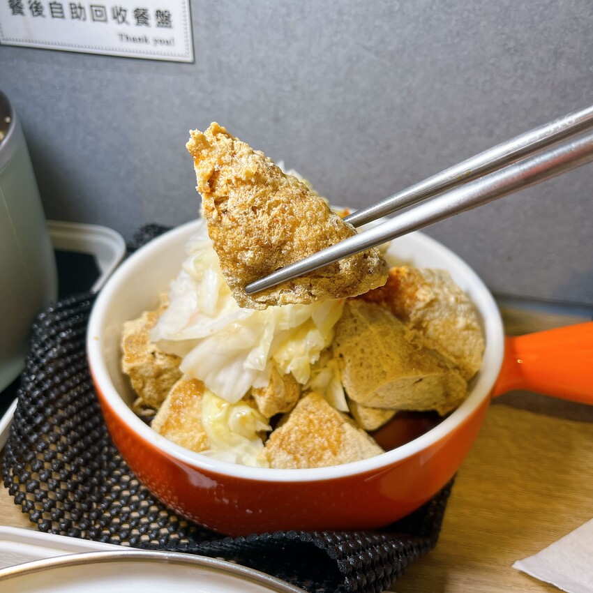 中原大學新開幕的麻辣燙—火漂火辣麻辣食堂，酸辣粉、螺螄粉、臭豆腐鴨血通通有，香辣入味口口都勾人味蕾