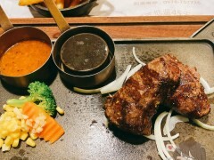 中原大學新開幕的麻辣燙—火漂火辣麻辣食堂，酸辣粉、螺螄粉、臭豆腐鴨血通通有，香辣入味口口都勾人味蕾