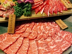 中原大學新開幕的麻辣燙—火漂火辣麻辣食堂，酸辣粉、螺螄粉、臭豆腐鴨血通通有，香辣入味口口都勾人味蕾