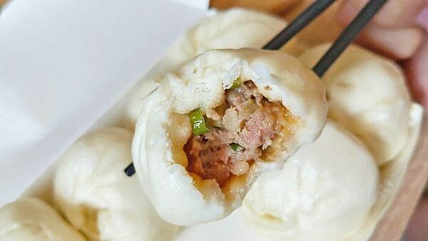 龍口小籠包｜比一般大三倍以上的超大顆小籠包，吃起來超有爽度