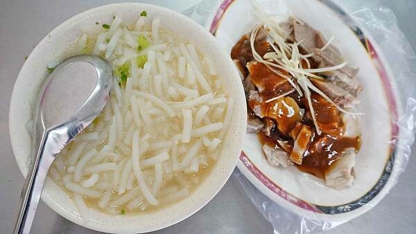 龍口小籠包｜比一般大三倍以上的超大顆小籠包，吃起來超有爽度