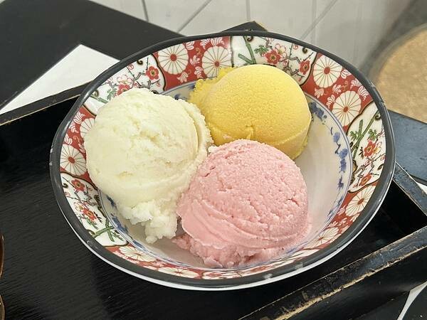 台南市中西區【台南中西區】榕樹下璞味綿綿冰-河樂店，復古叭噗綿綿冰，便宜消暑好吃。