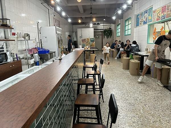 台南市中西區【台南中西區】榕樹下璞味綿綿冰-河樂店，復古叭噗綿綿冰，便宜消暑好吃。