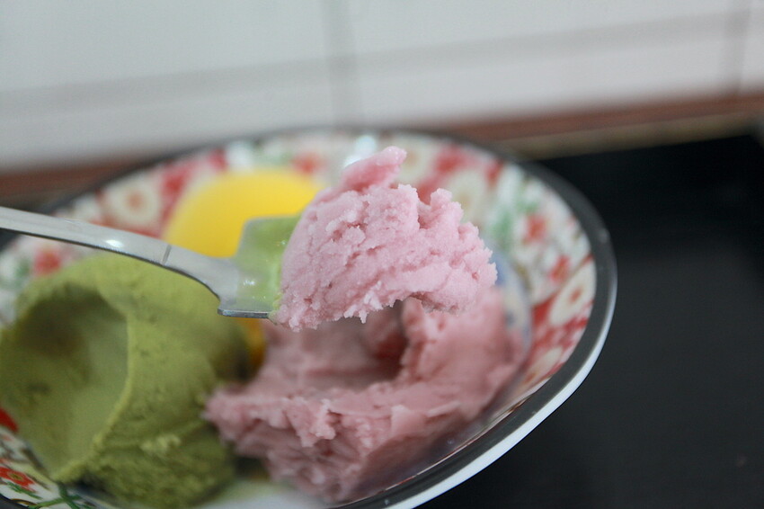 吃。台南美食｜中西區。「榕樹下璞味綿綿冰－河樂店」新店報報!!!!文青風用餐氛圍享用透心涼綿綿冰「榕樹下