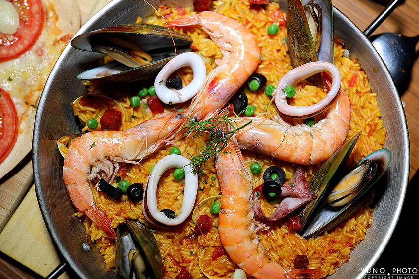 台中市西區全台唯一700款啤酒長廊！用各國精釀啤酒環遊世界 歐陸料理美食饗宴｜ABV地中海餐酒館台中概念店(台中西區餐