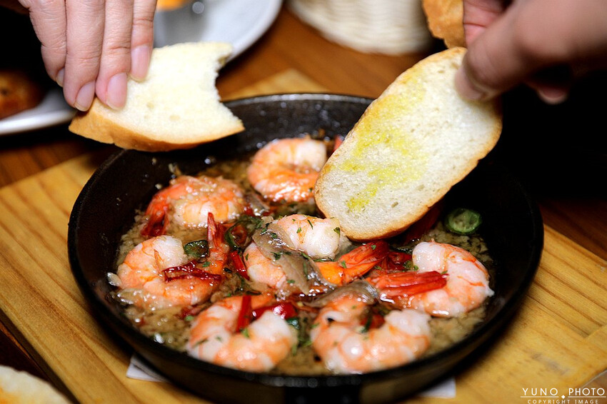 台中市西區全台唯一700款啤酒長廊！用各國精釀啤酒環遊世界 歐陸料理美食饗宴｜ABV地中海餐酒館台中概念店(台中西區餐