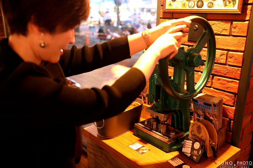 台中市西區全台唯一700款啤酒長廊！用各國精釀啤酒環遊世界 歐陸料理美食饗宴｜ABV地中海餐酒館台中概念店(台中西區餐