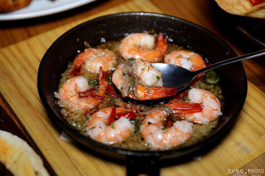 台中市西區全台唯一700款啤酒長廊！用各國精釀啤酒環遊世界 歐陸料理美食饗宴｜ABV地中海餐酒館台中概念店(台中西區餐