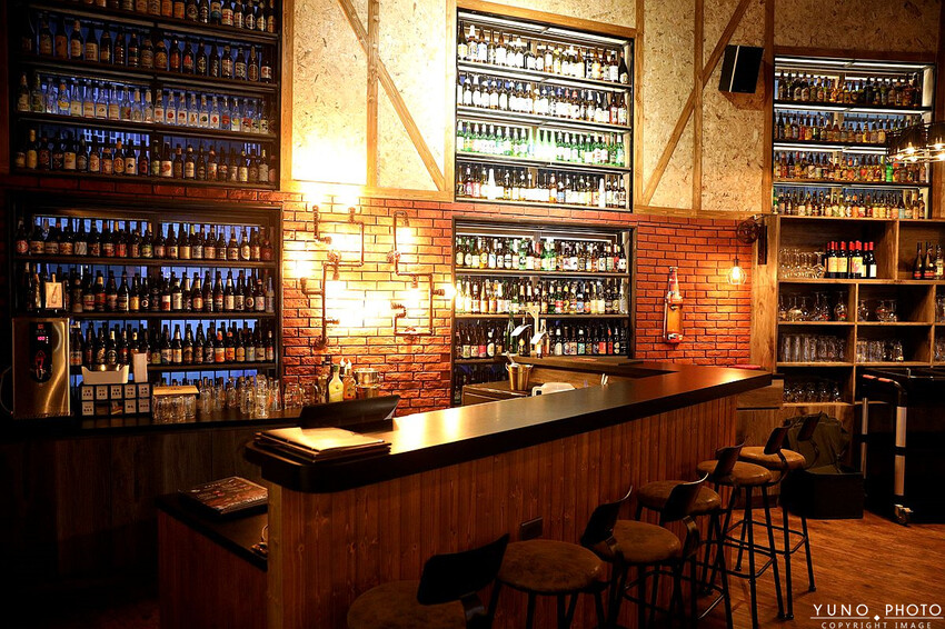 台中市西區全台唯一700款啤酒長廊！用各國精釀啤酒環遊世界 歐陸料理美食饗宴｜ABV地中海餐酒館台中概念店(台中西區餐