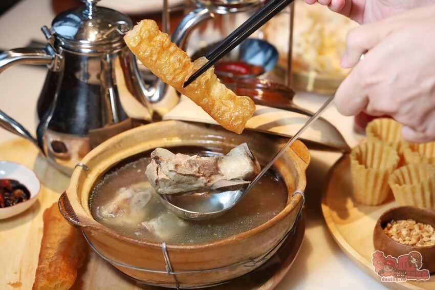 【高雄美食】HAWKER好客餐廳！全台最美南洋風餐館，馬來西亞主廚帶你吃道地街邊美食~ - 熱血玩台南。跳躍新世界