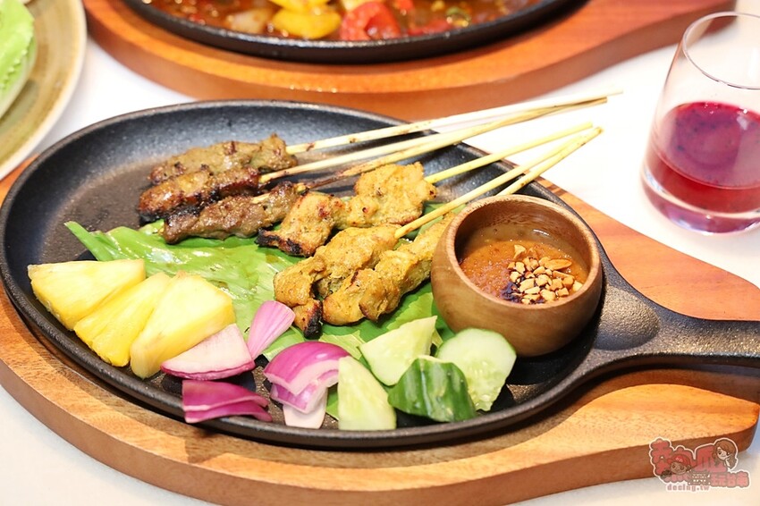 【高雄美食】HAWKER好客餐廳！全台最美南洋風餐館，馬來西亞主廚帶你吃道地街邊美食~ - 熱血玩台南。跳躍新世界