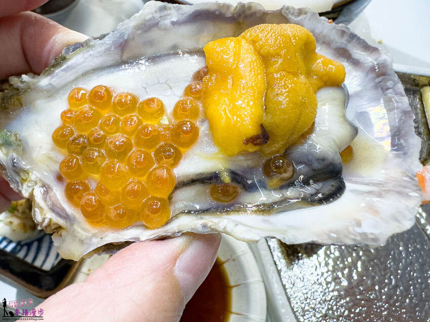屏東縣東港鎮守席海鮮丼專門店-屏東華僑市場內的豪華海鮮丼飯，食材新鮮所贈的附湯更為超值
