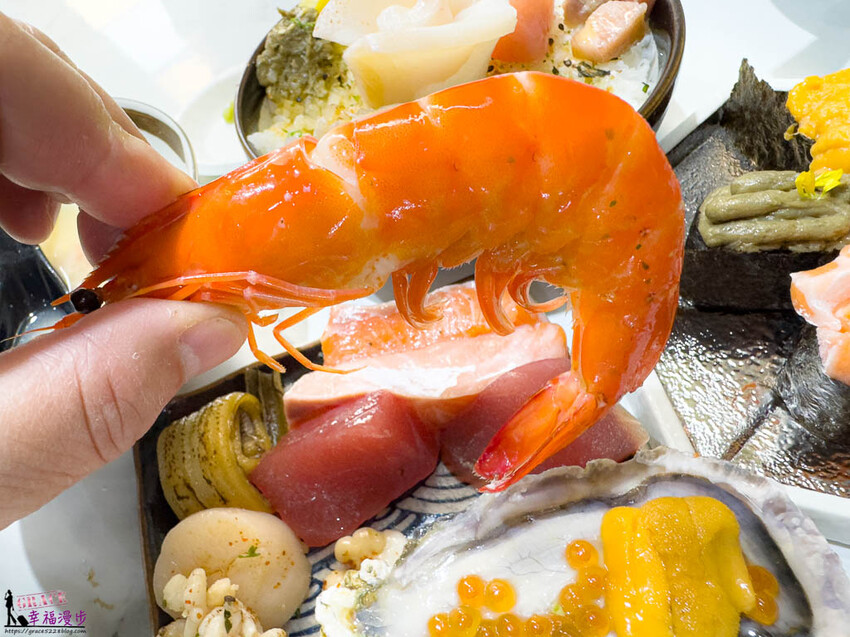 屏東縣東港鎮守席海鮮丼專門店-屏東華僑市場內的豪華海鮮丼飯，食材新鮮所贈的附湯更為超值