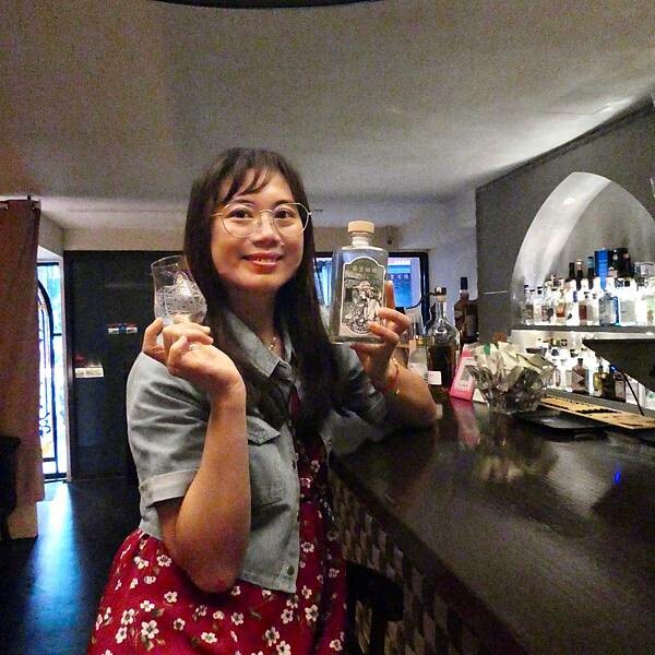 台北車站附近酒吧推薦/北車酒吧同位素為概念的酒吧-Isotope Bar/很有歐式教堂的感受/很有質感很有氣氛/我與