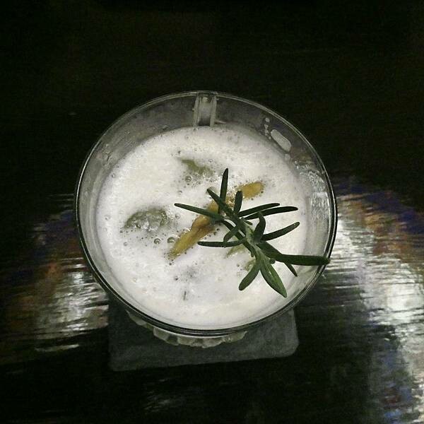 台北車站附近酒吧推薦/北車酒吧同位素為概念的酒吧-Isotope Bar/很有歐式教堂的感受/很有質感很有氣氛/我與