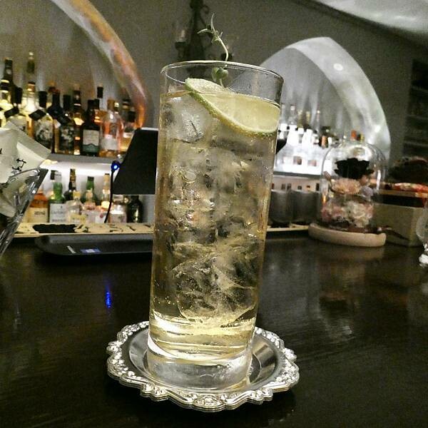 台北車站附近酒吧推薦/北車酒吧同位素為概念的酒吧-Isotope Bar/很有歐式教堂的感受/很有質感很有氣氛/我與